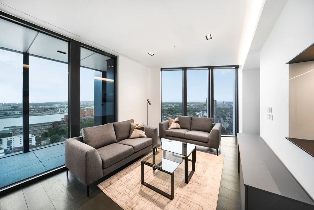 Flat Bradfield Road in Greater London