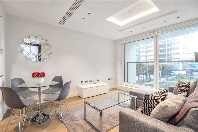 Flat Russell Road in Greater London