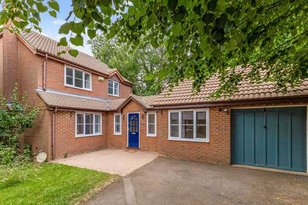 House Bewdley Close in St Albans