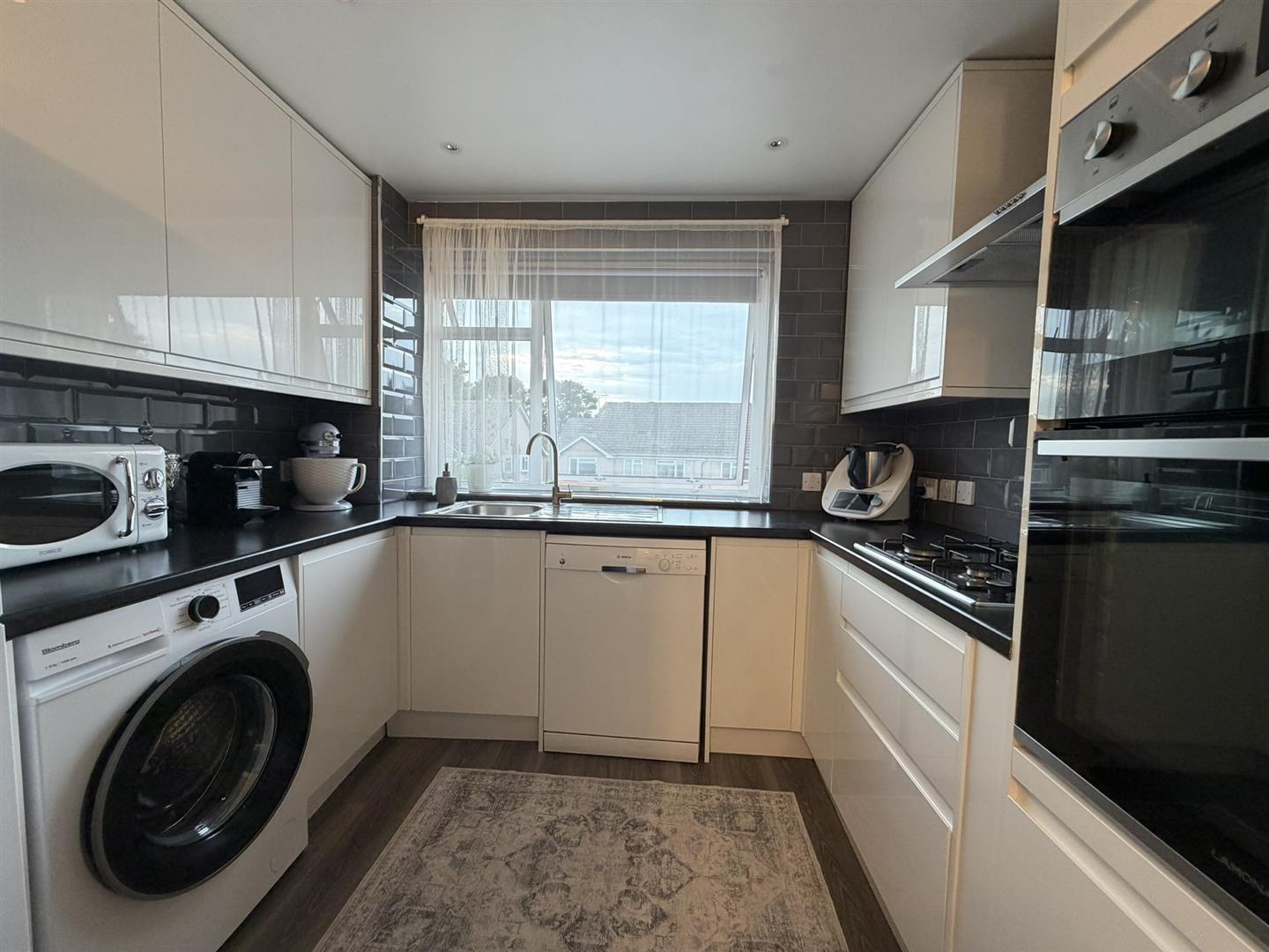 Flat Beech Tree Close in Greater London