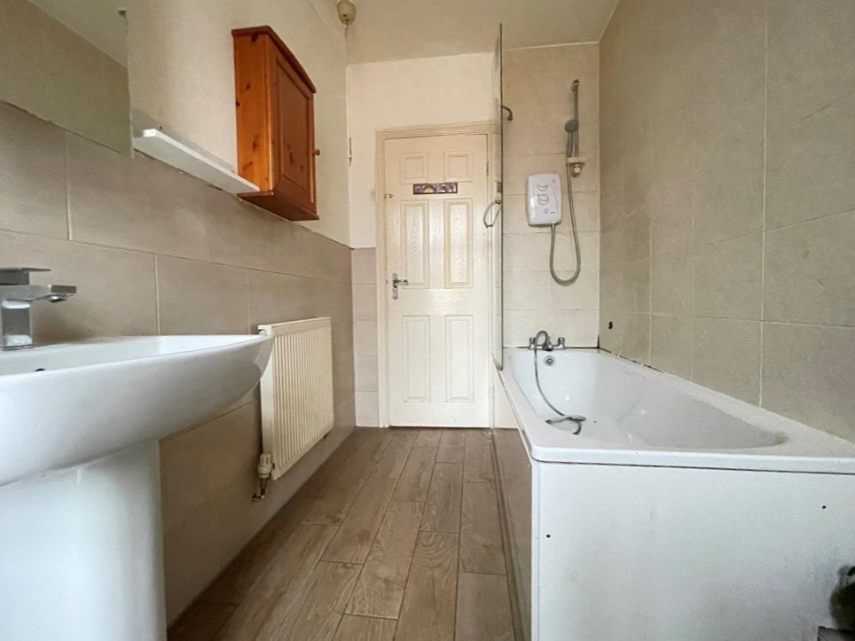 Flat Elford Grove in Leeds