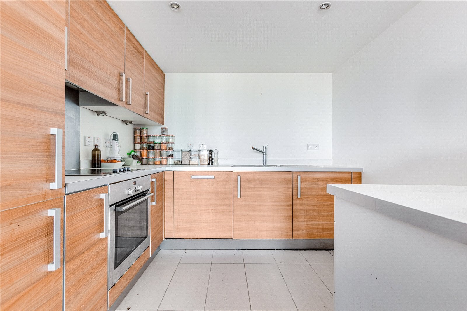 Flat Bridges Court in Greater London