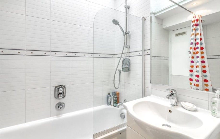 Flat Finchley Road in Greater London