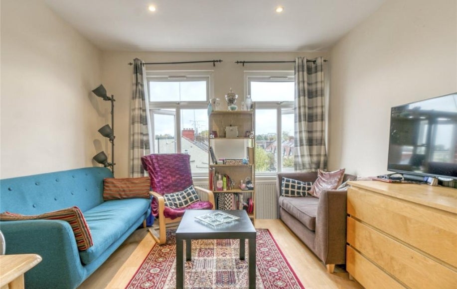 Flat Finchley Road in Greater London