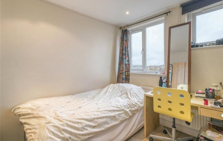 Flat Finchley Road in Greater London