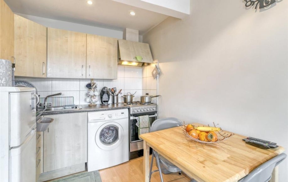 Flat Finchley Road in Greater London