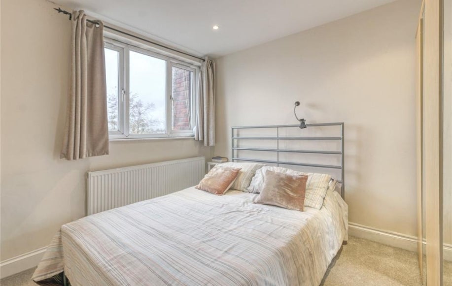 Flat Finchley Road in Greater London