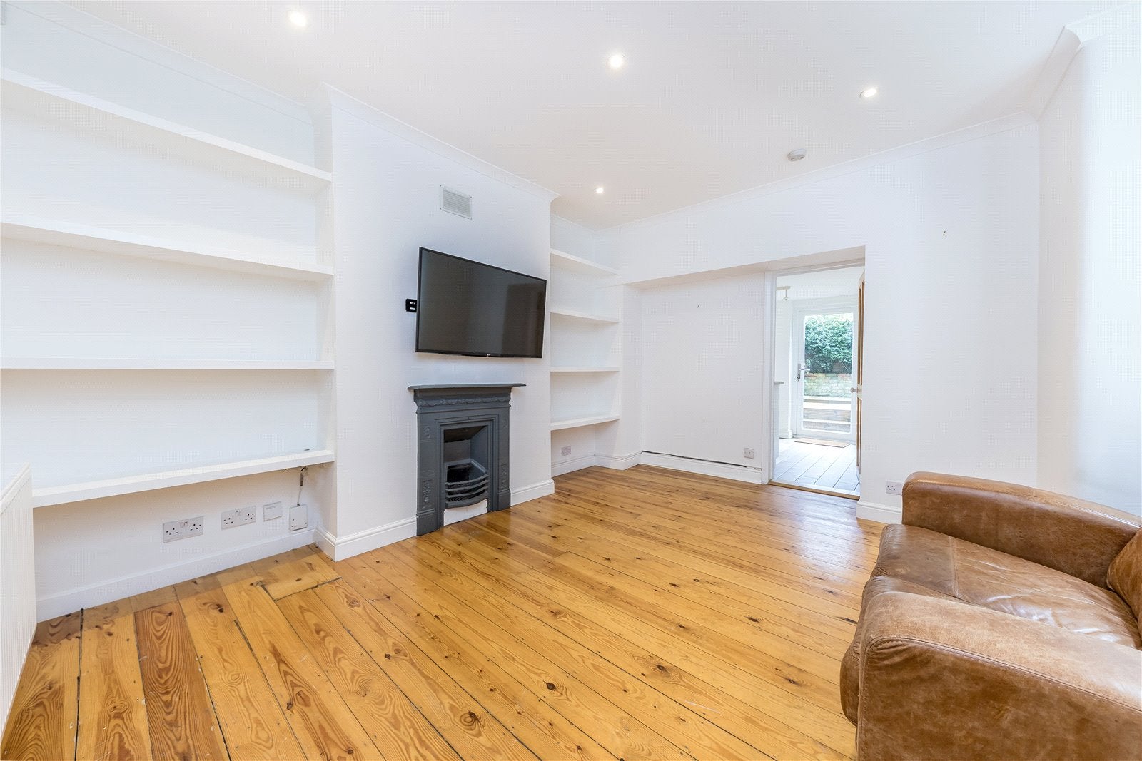 Flat Garratt Terrace in Greater London
