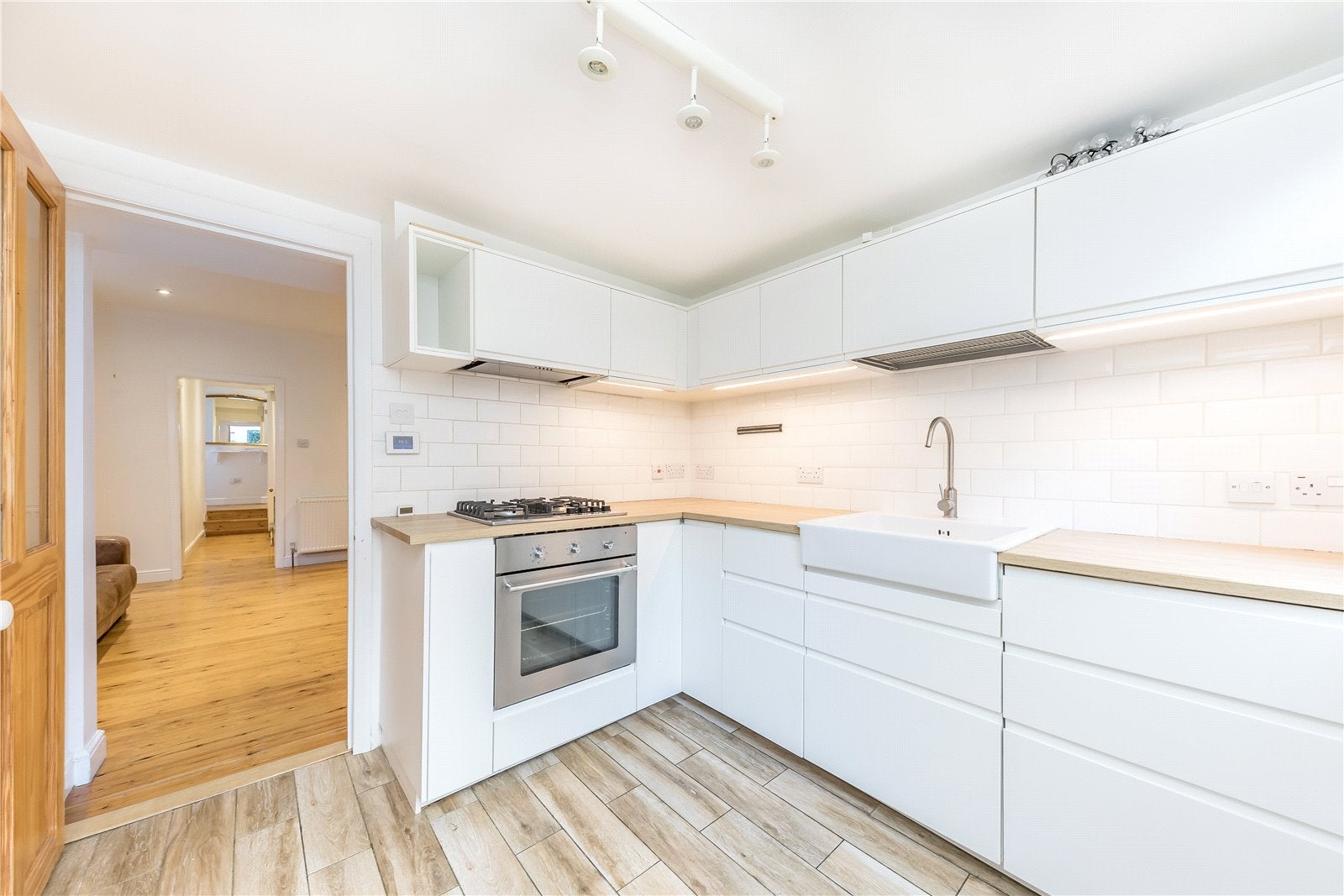 Flat Garratt Terrace in Greater London