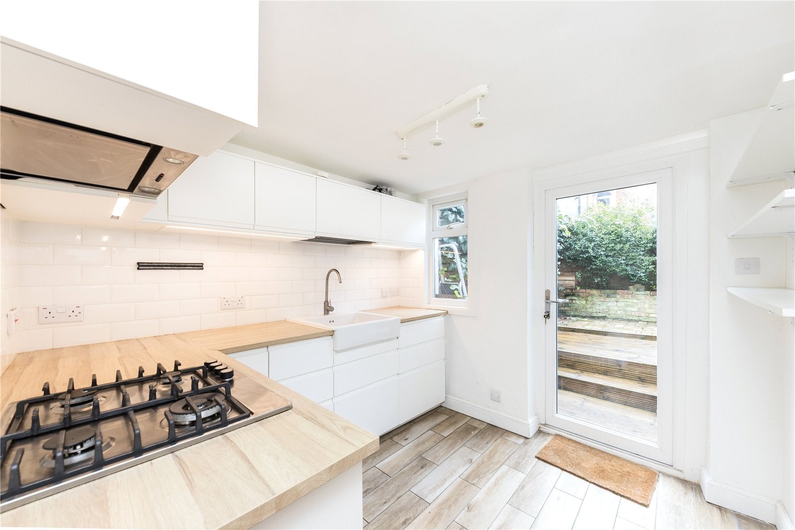 Flat Garratt Terrace in Greater London
