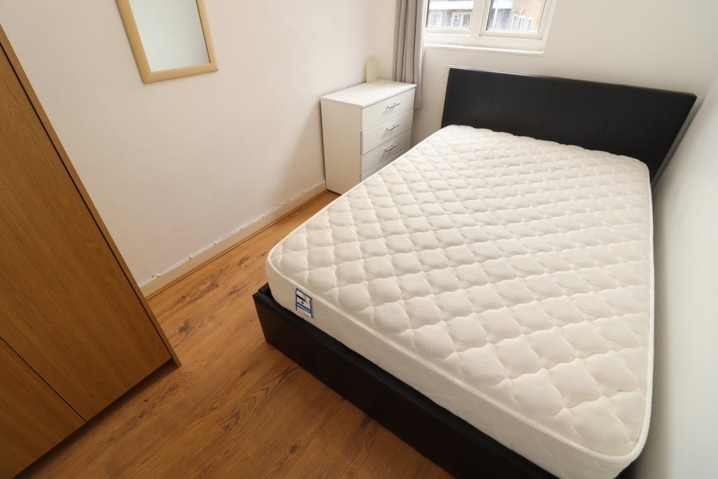 Room Globe Road in Greater London