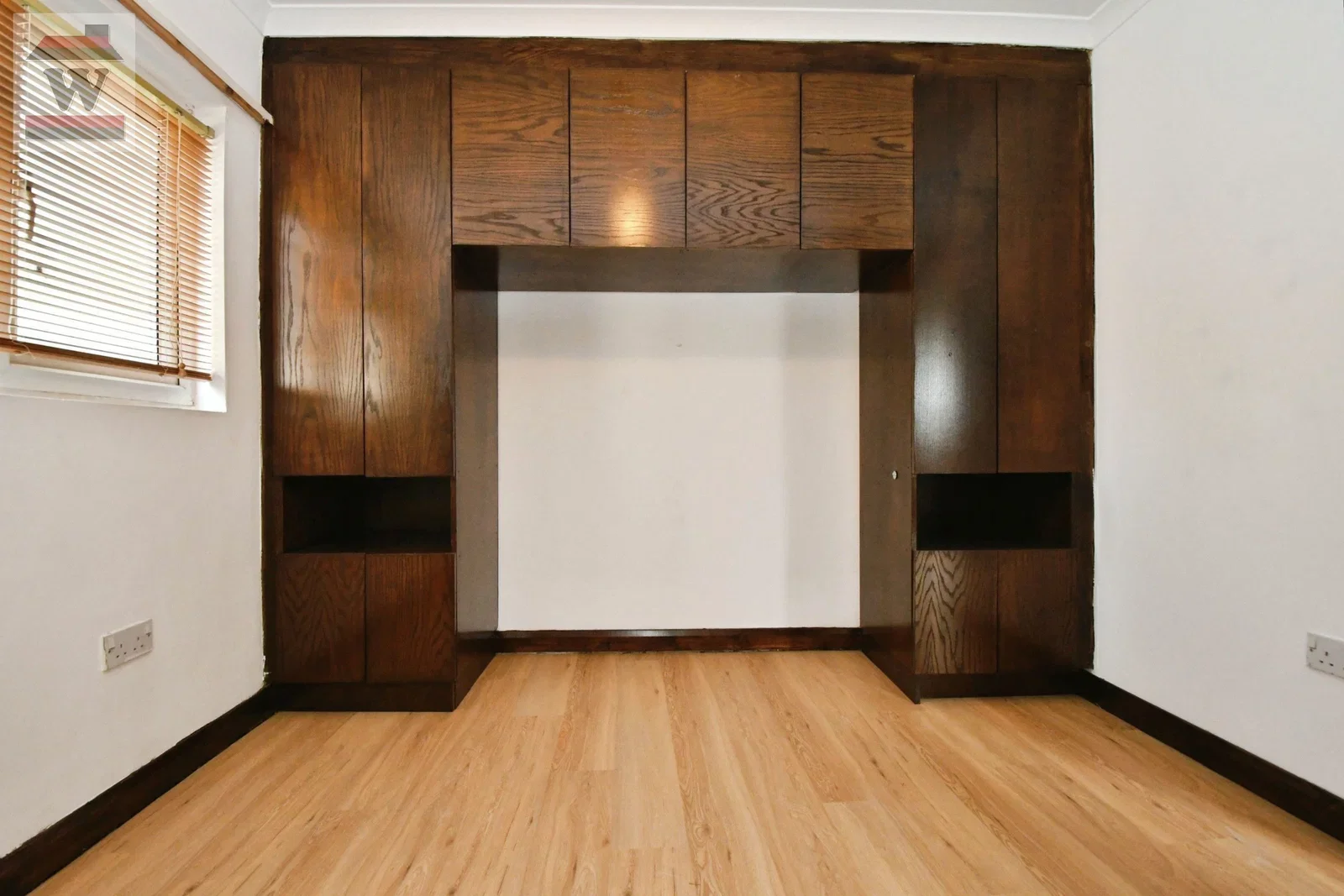 Flat Pembroke Place in Greater London