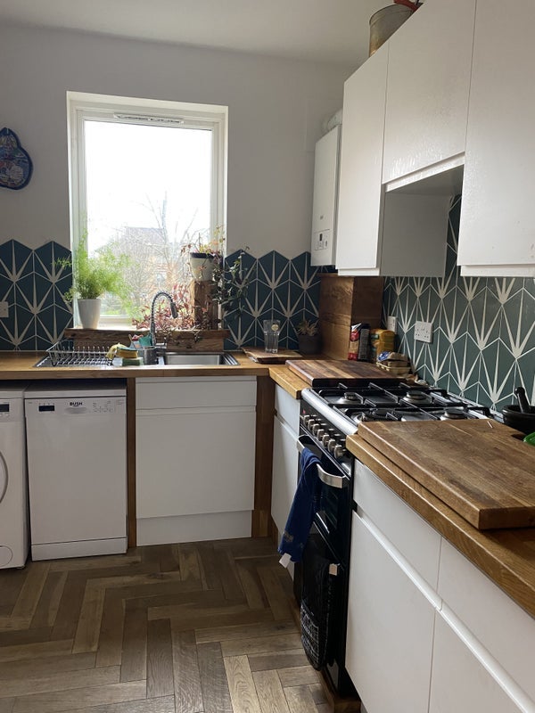 Flat Errol Gardens in Glasgow