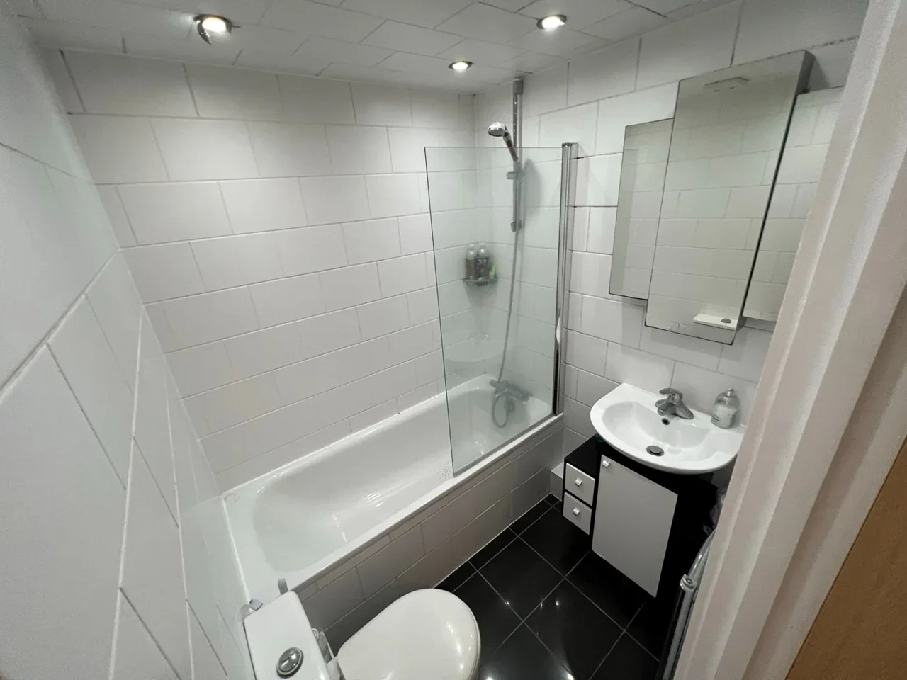 Flat Devonia Road in Greater London