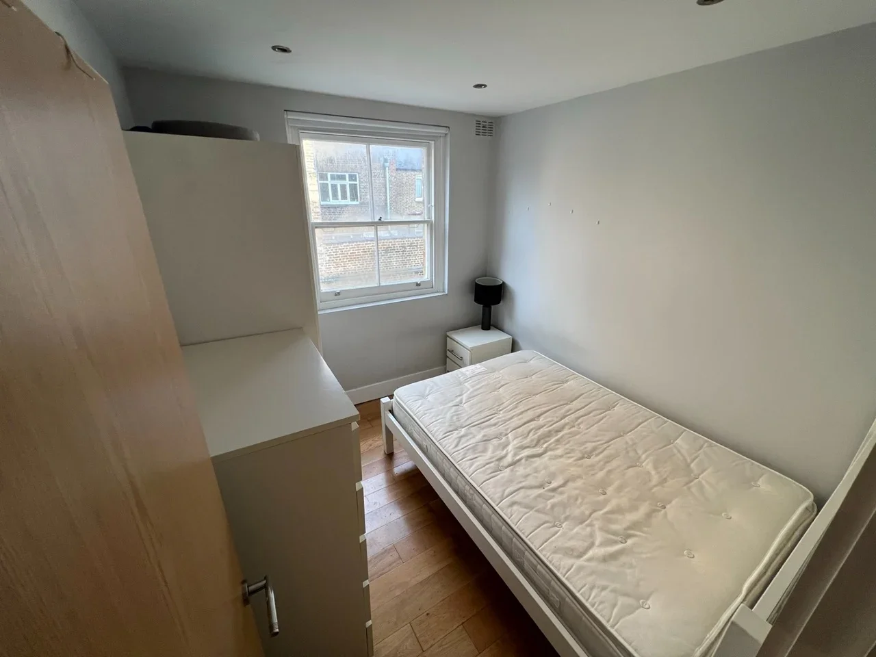 Flat Devonia Road in Greater London