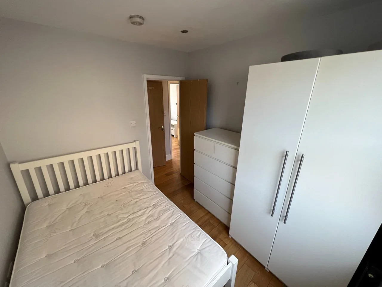 Flat Devonia Road in Greater London
