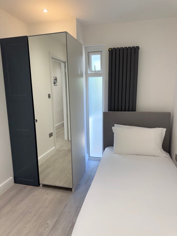 Room Ashmore Road in City of Westminster