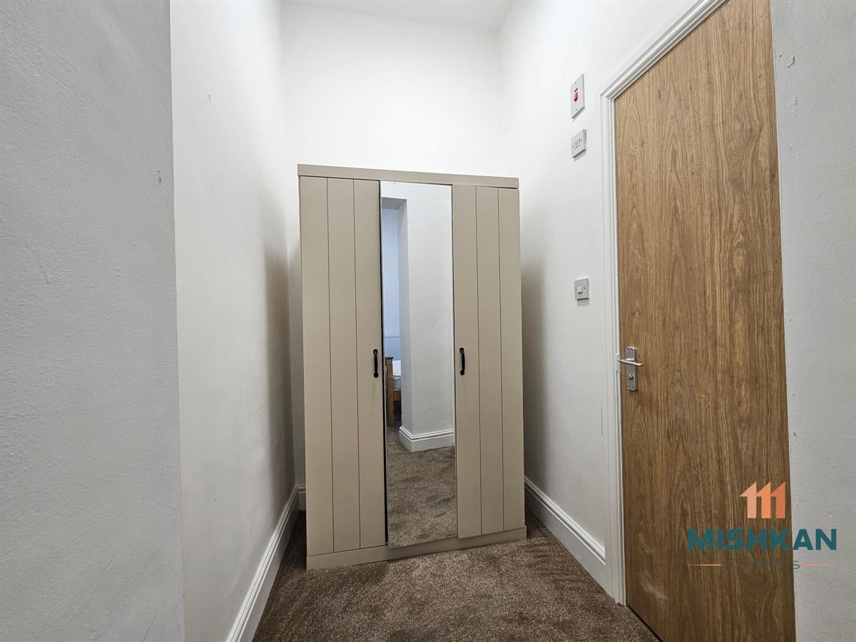 Room Brookside Avenue in St Helens