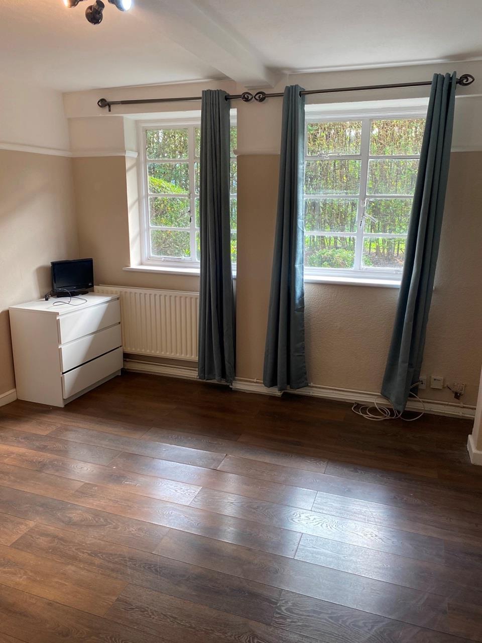 Flat Grove Road in Greater London