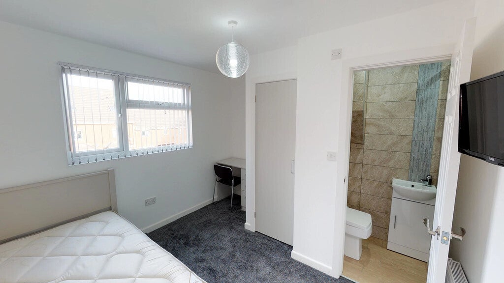 Room Welland Road in Coventry