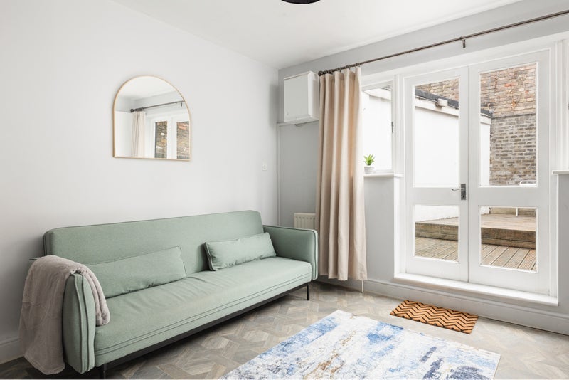 Flat Coldharbour Lane in Greater London