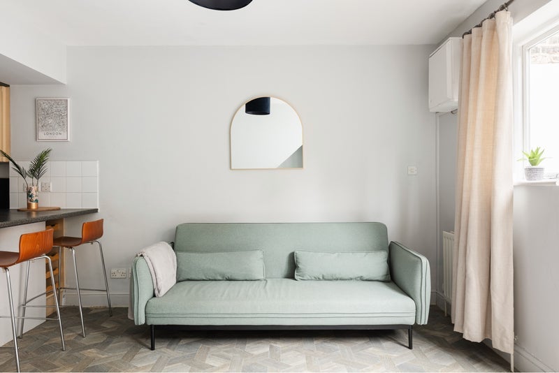 Flat Coldharbour Lane in Greater London