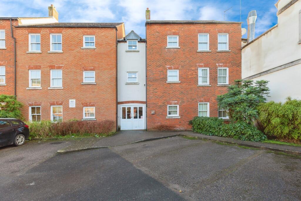 Flat Trenchard Street in Fairford Leys