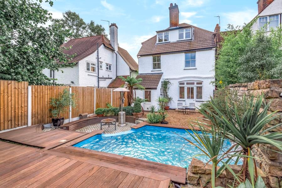 House Murray Road in Greater London