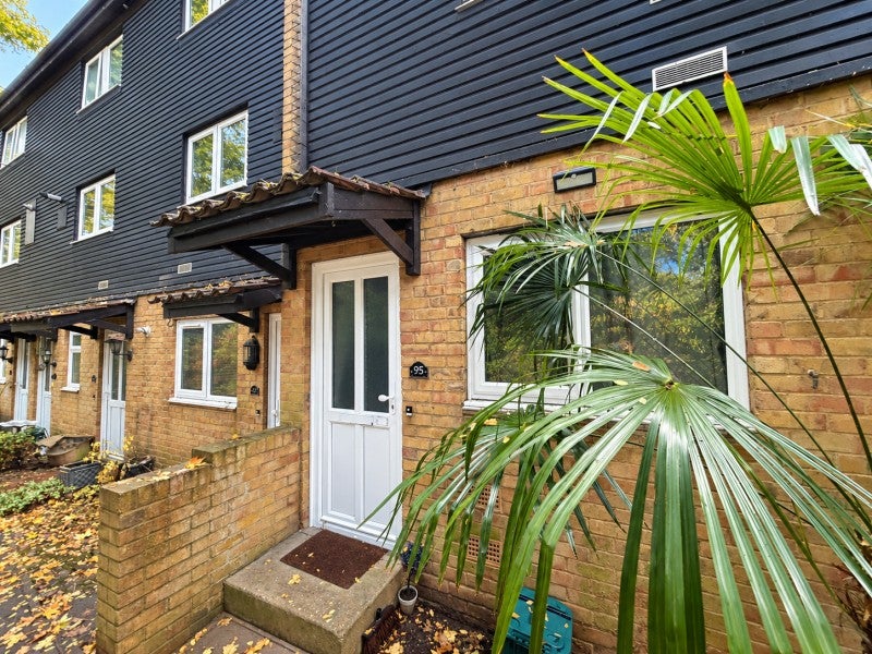 Flat Murray Road in Greater London