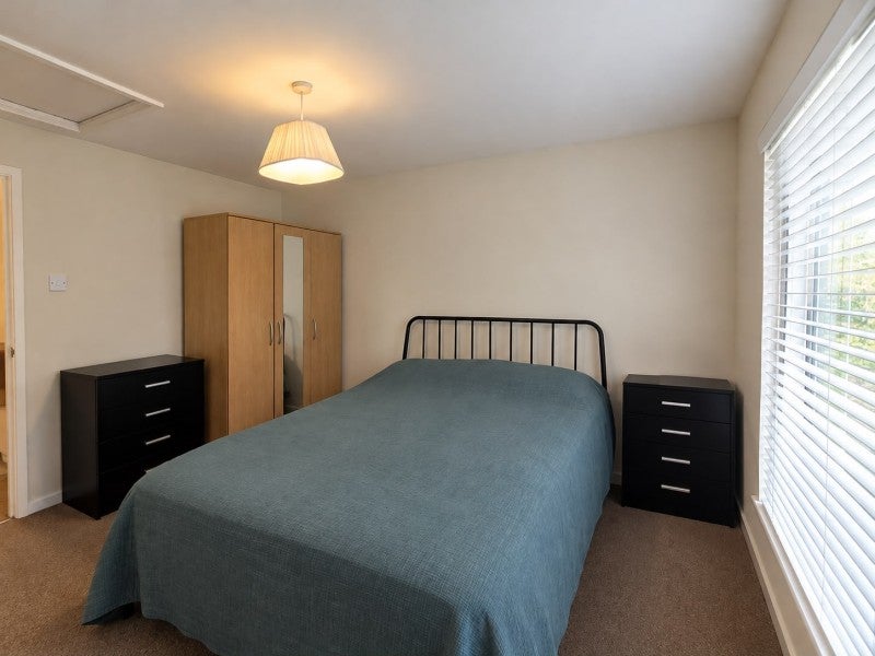 Flat Murray Road in Greater London