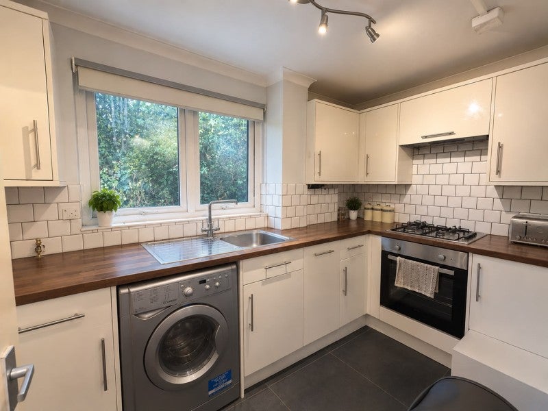 Flat Murray Road in Greater London