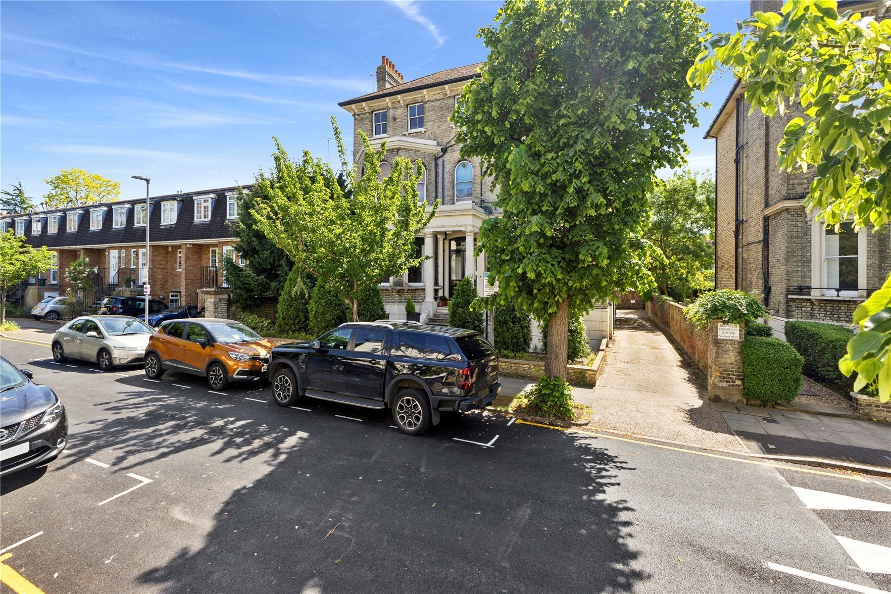 Flat Grove Road in Greater London