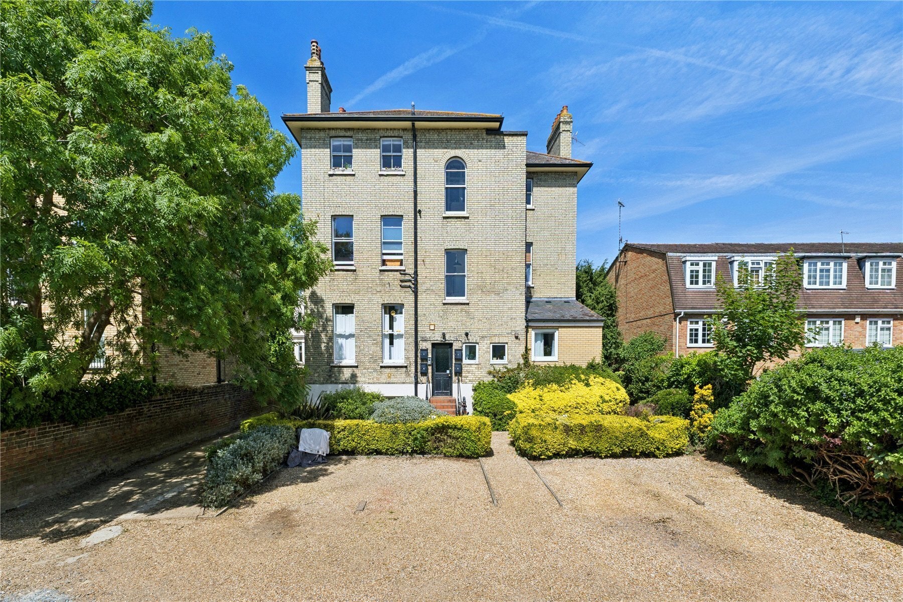 Flat Grove Road in Greater London