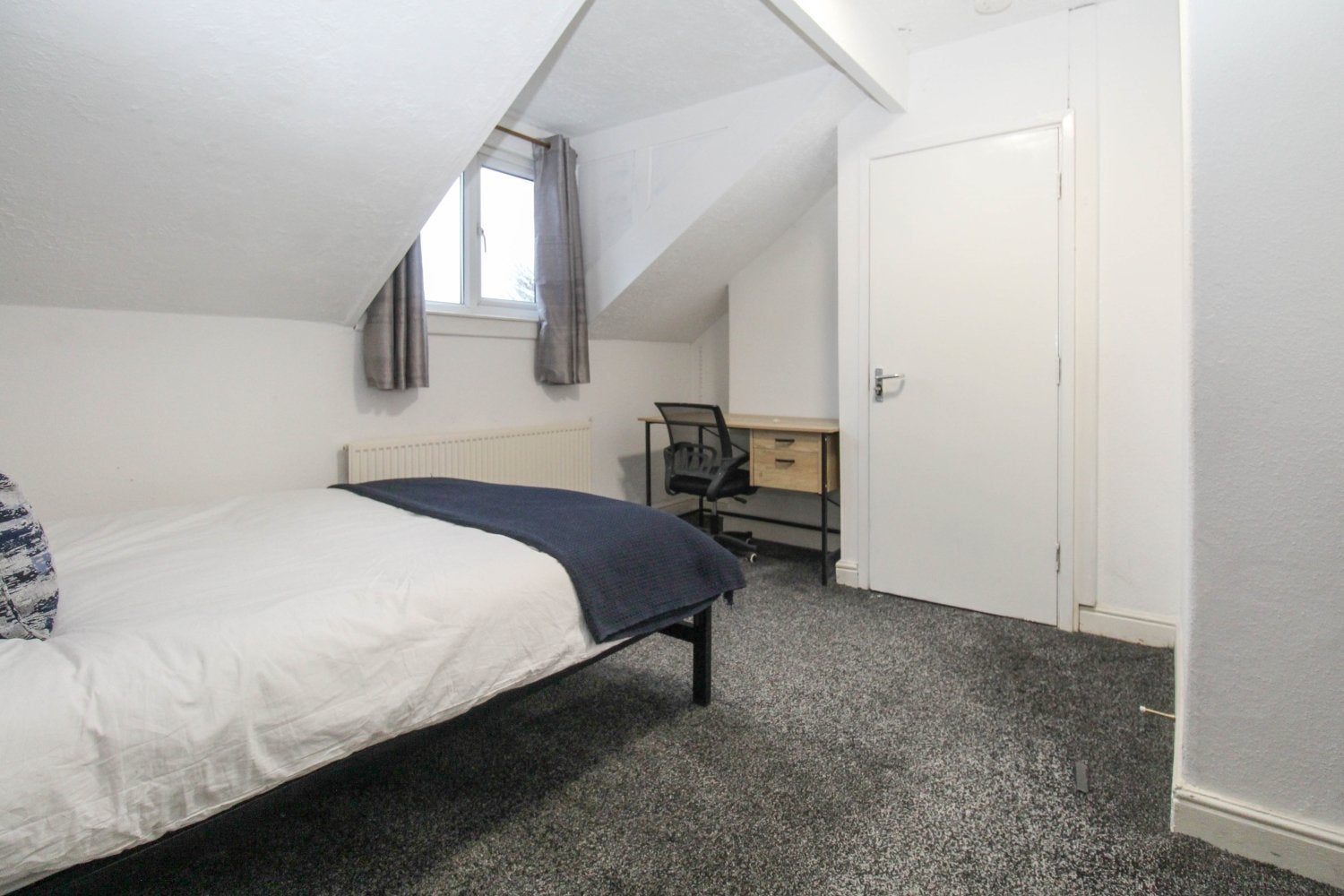 Room Claremont Avenue in Leeds