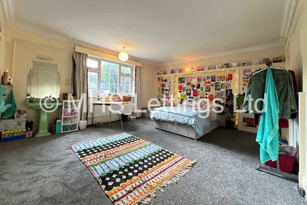 Flat Headingley Court in Leeds
