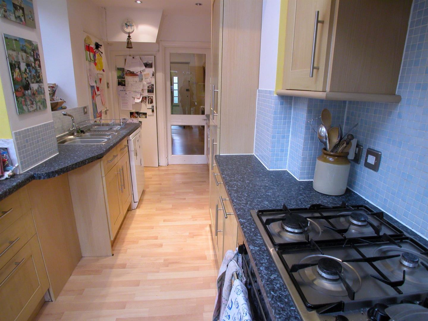 Flat Meadway Drive in Woking