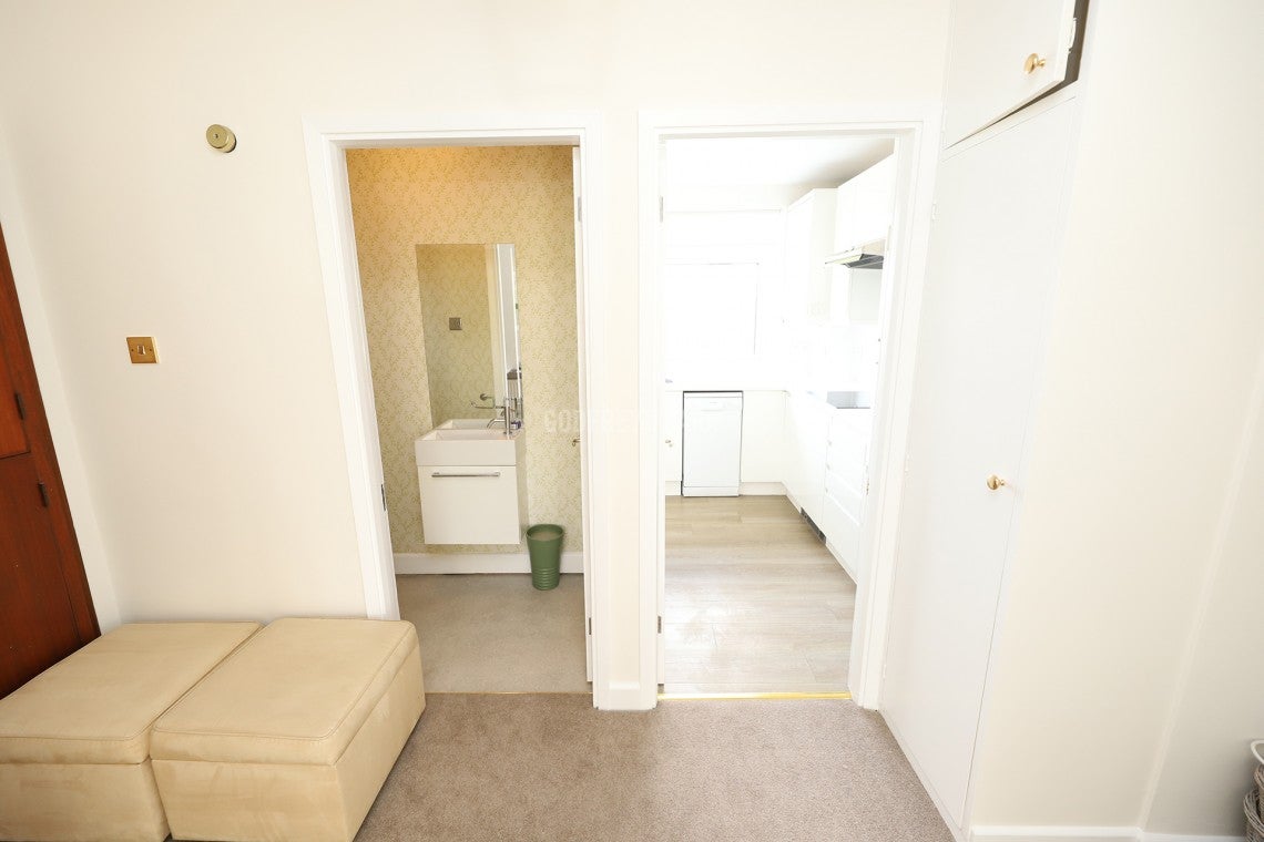 Flat Kingsley Way in Greater London