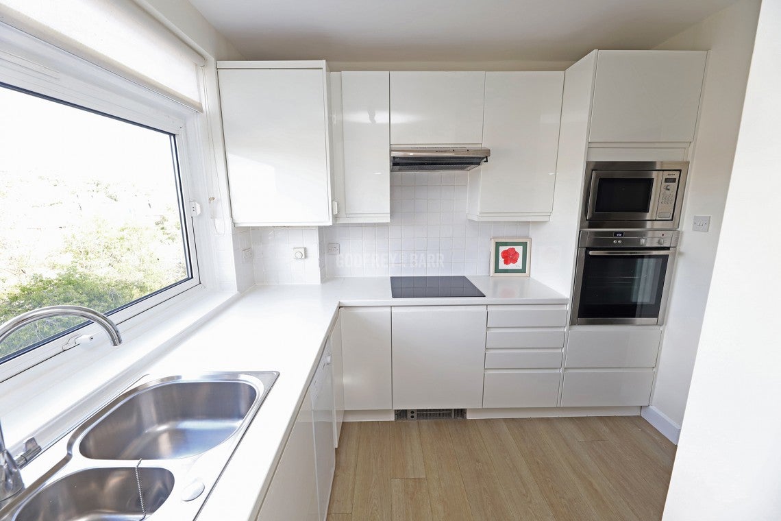 Flat Kingsley Way in Greater London