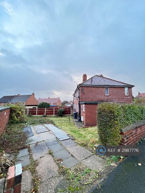 House Hawthorne Crescent in Doncaster