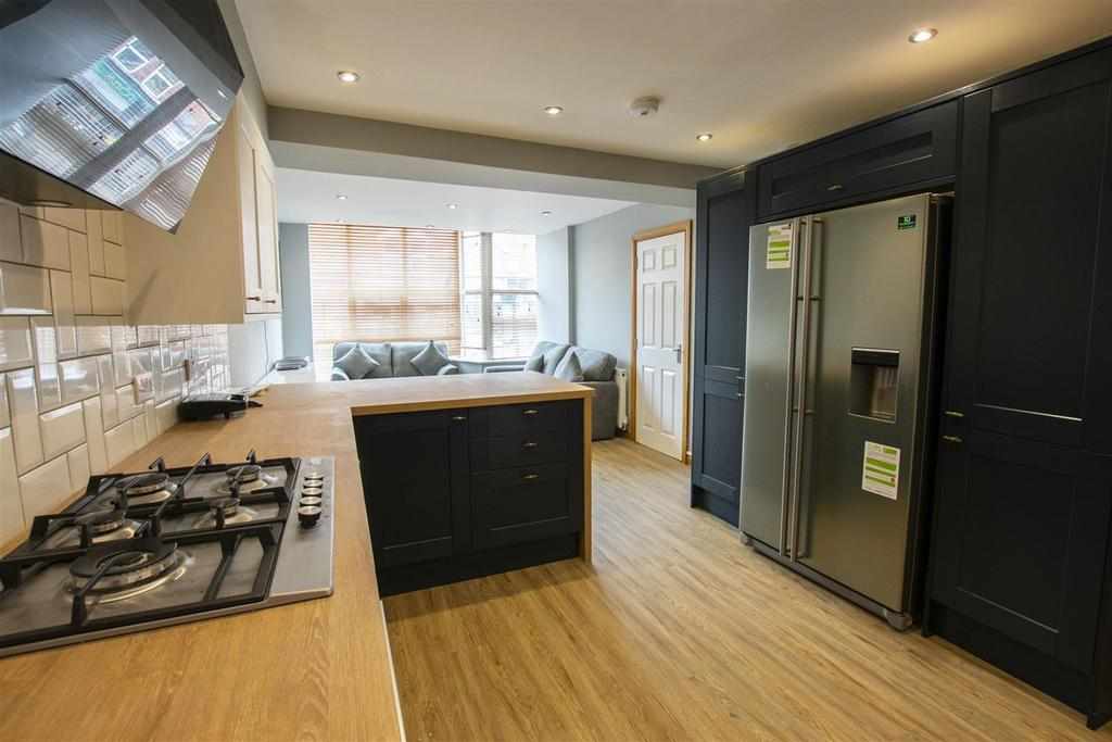 Flat Raddlebarn Road in Birmingham