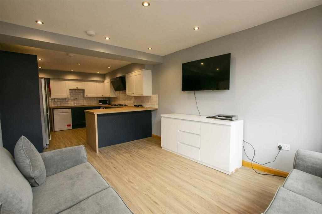 Flat Raddlebarn Road in Birmingham
