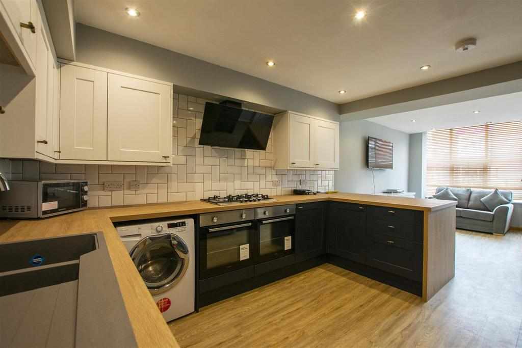 Flat Raddlebarn Road in Birmingham