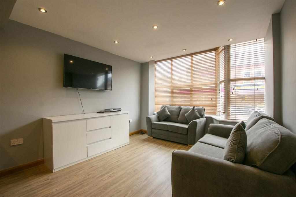 Flat Raddlebarn Road in Birmingham