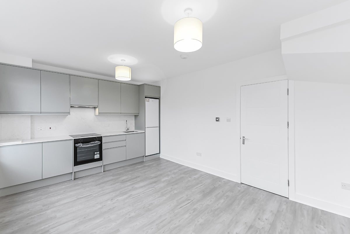 Flat First Avenue in Greater London
