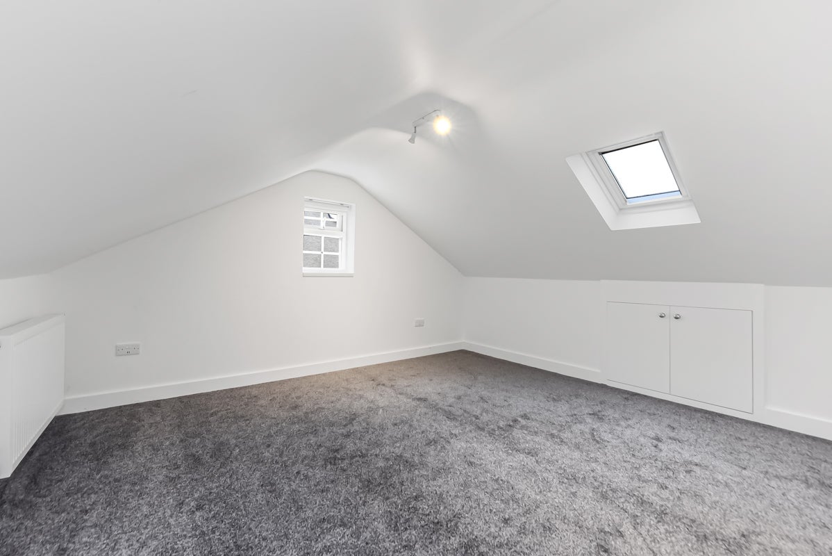 Flat First Avenue in Greater London