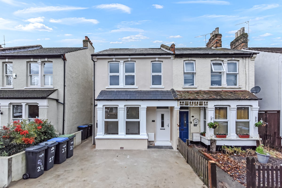Flat First Avenue in Greater London