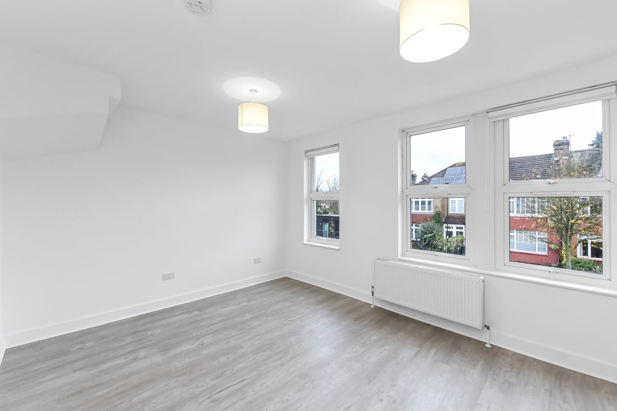 Flat First Avenue in Greater London