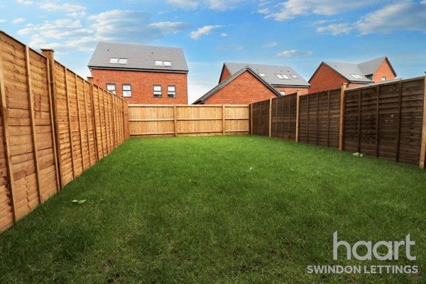 House Prunus Walk in Wroughton