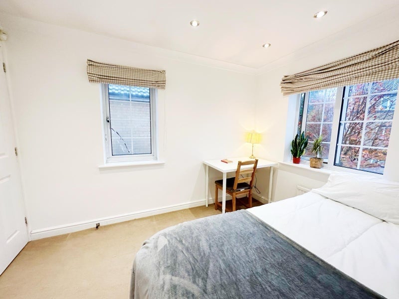 Room Chargrove Close in Greater London