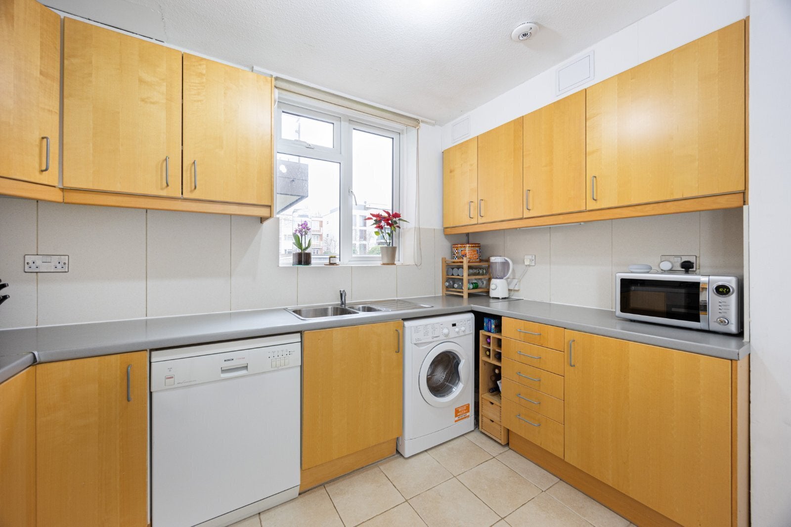 Flat Mercier Road in Greater London